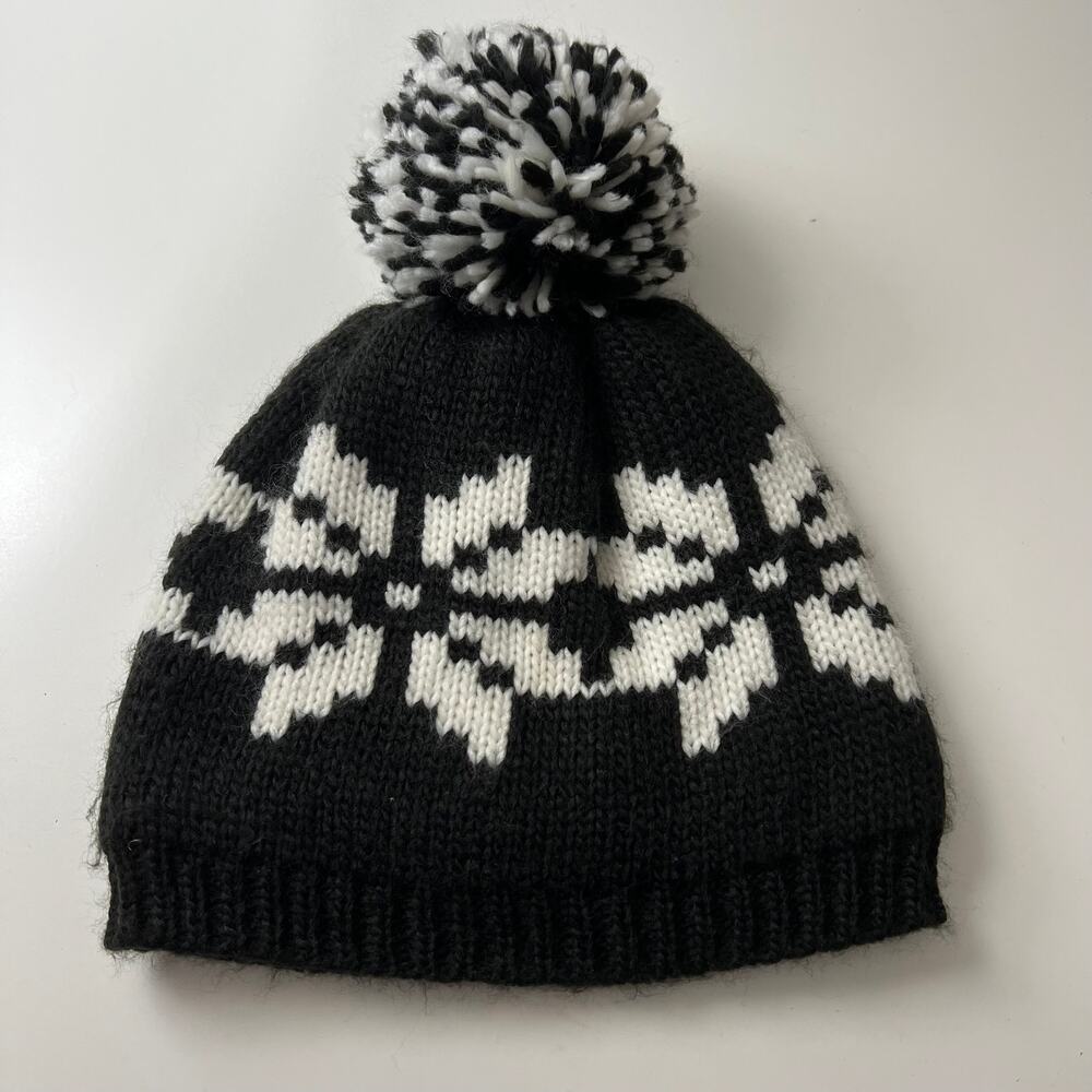 Xhilaration Snowflake Print Knit Beanie with Pom Pom ADULT SIZE Fleece Trim